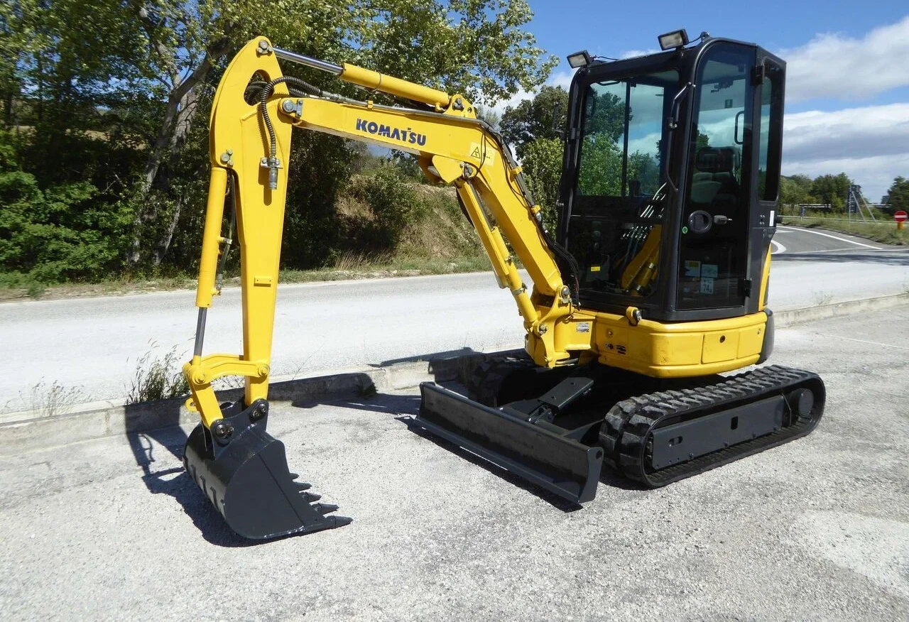 2-13-4.webp KOMATSU PC 26 MR-3 + 3 SCHAUFELN – Minibagger 2,6T – Bild 1