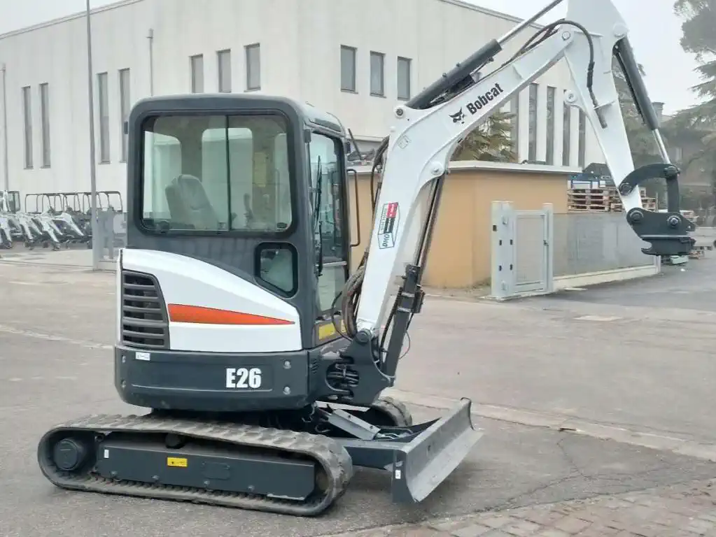 a7-1-6.webp BOBCAT E26 + 3 SCHAUFELN – Minibagger 2,64T – Bild 1